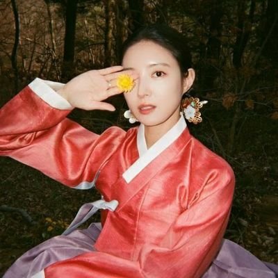 sandukyeon's profile picture. 분꽃이 피는 소리를 들어본 적 있습니까? | #이세영 #옷소매 #연인 
지금은 #우리영화 #폭군의셰프
