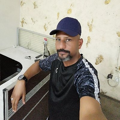 أفعل ما يحلو لي..
فلا سلطة لاحد علي غير الله..
(أمي وأبي من أعظم نعم الله اللهم أرحمهم وأغفر لهم وأرض عنهم وأرضيهم