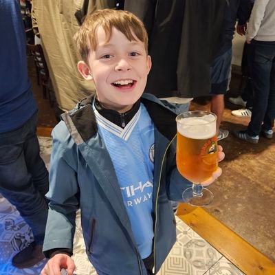 Football & Boxing fan.Lover of the great outdoors.Retired Clubber(Trance).Father of 2 boys and a Labrador🐶.HGV driver #mcfc supporter