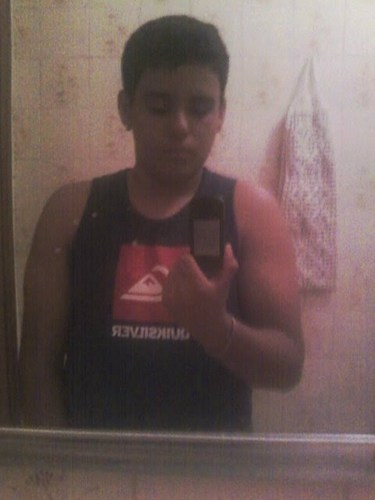 ooi  meu nome ée Vinicius tenho 15 anos sou SANTISTA , treino  kickboxing , SIGAM-ME  ;*