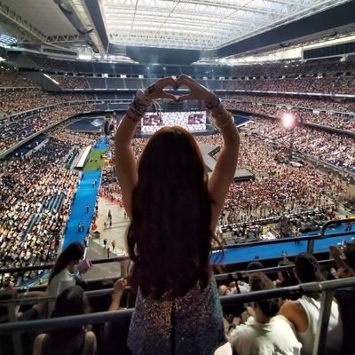Directioner, Harrie y Swiftie 👑 sçk | Booklover📚
Café sí, guiñitos no💜