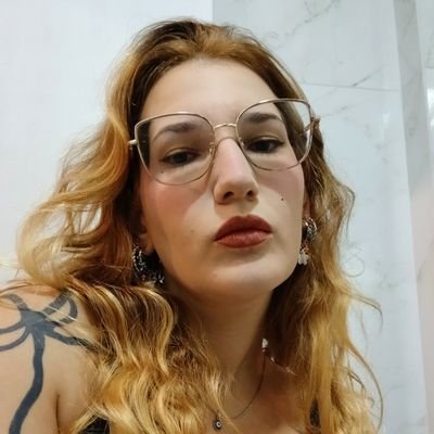 metade é mentira e a outra metade é exagero
//
ela/dela