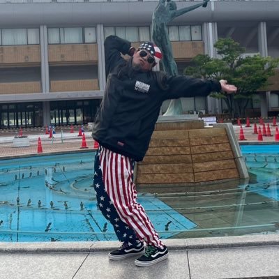 登山顔 ⛰️北陸腹ペコの会所属🤘ハゲ、抜ける、滑る、薄い。過敏に反応します。 煙草税は使い方次第ですが増税賛成派です。一箱千円になるまでは納税します。好きな諺は「人生勝ち逃げで逃げ切り」です。 道端で私を見かけても石は投げないでください。餌を与えないでください。適度にお水は与えてください。