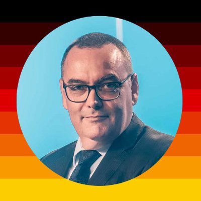 Stadtrandkind aus Erfurt-Nord (mehr muss man eigentlich nicht wissen) + Fachanwalt für Urheber- & Medienrecht + AfD-MdL & Stadtrat in Erfurt (sollte man wissen)