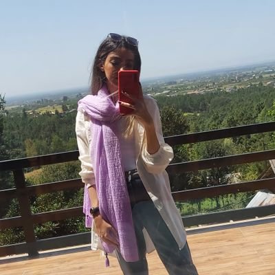 دلخوش نبودم به کسی چون که پشت من/جز سایهی سیاه خودم هیچکس نبود
