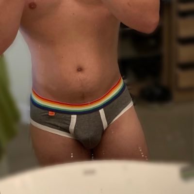 leonleon73112's profile picture. 