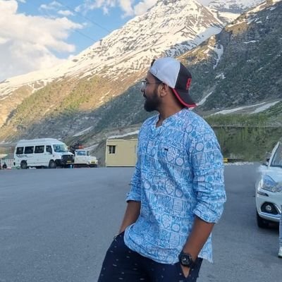 तुम साथ हो या ना हो क्या फर्क है
बेदर्द थी ज़िन्दगी बेदर्द है!!💚