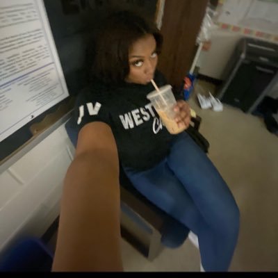 mrsomerta's profile picture. Im just a girl .