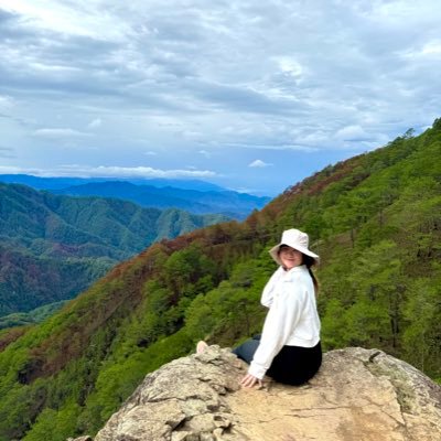 yssaalilano's profile picture. chemist 🤍 student MD soon🪬