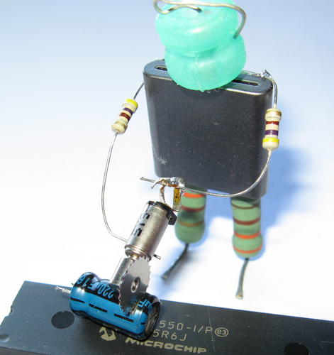 Ingeniero técnico industrial electronico. Soy de desatornillador facil, curiosidad infinita, observa-todo. Todo es posible de arreglar y sino se desmonta.