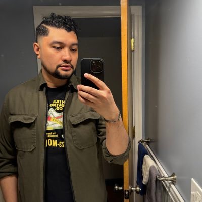 anthosphre's profile picture. he/him. vinyl enthusiast.