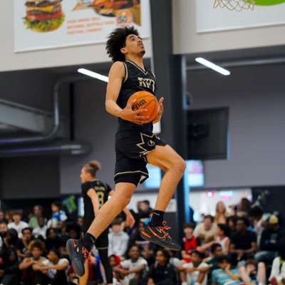 6’7-6’8 De/wr/MlB 6’7-6’8 forward 2025 email:brennenoldham233@gmail.com phone:9842650362