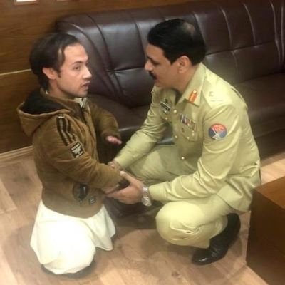 ہر ایک کی طبیعت کے مطابق نہیں ہوں میں
کڑوا ضرور ہوں لیکن منافق نہیں ہوں ۔
دل برائے فروخت قیمت صرف ایک میٹھا بول
Mphil sociology Student.
Old id @afzalkhan_bk