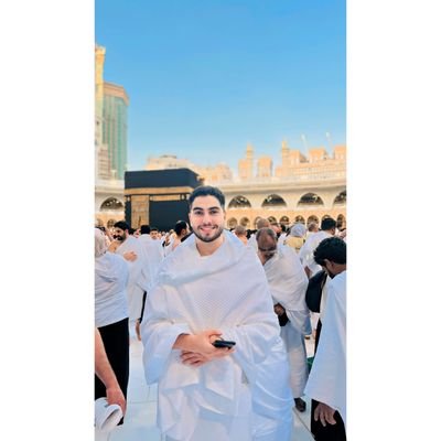 “ يارب و إن وهن الفؤاد ومال غصن الأمنيات وتزلزلت في الروح أركان الثبات، يارب وإن ضـاق الفضاء وتفرقت في درب الأقدام هب لنا دروبًا لا تضيق. “