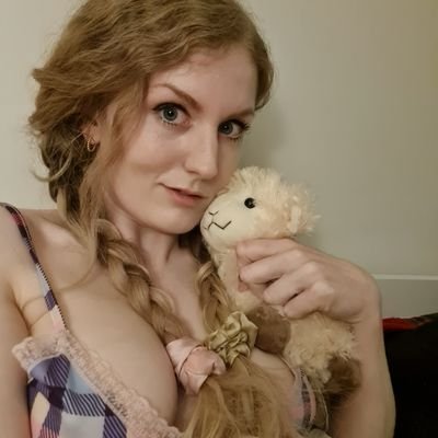 Disgusting and vile. No limits to what I'll put in my mouth...

Onlyfans: @disgusting-daisy