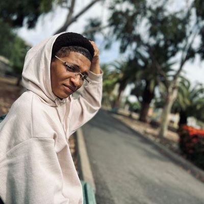 Mi nombre es Elhadj Abdoulaye Bah alias Lil Jojo soy de Guinea Conakry y vivo en España en las Islas Canarias de Santa Cruz de Tenerife 🇺🇦 Bingo Tenerife