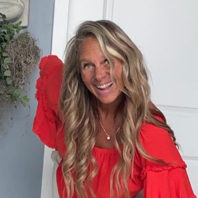 Empowering Women to discover their Inner Wild and Confidence. Freeing negative self talk to regain control of life❤️🧡💛💚🩵💙💜