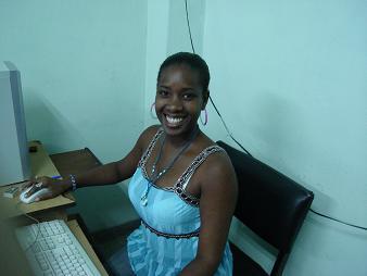 Liuva24's profile picture. Yo seré como el río: que se despeña, y choca, y salta y se retuerce... pero llega al mar