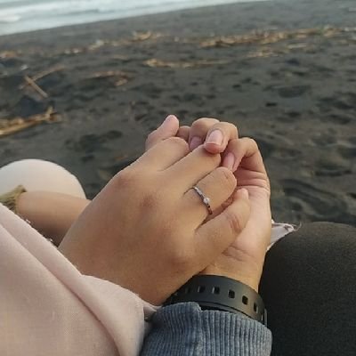 lovvput's profile picture.