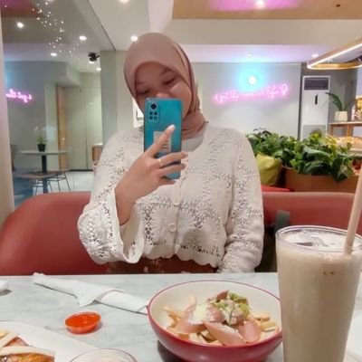 athifahmukminah's profile picture. don't stare. i'm possessed.