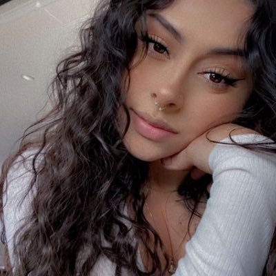 ‘Life is so much better when you live in slow motion’ IG: azelalicee | TikTok: thatgalalicee