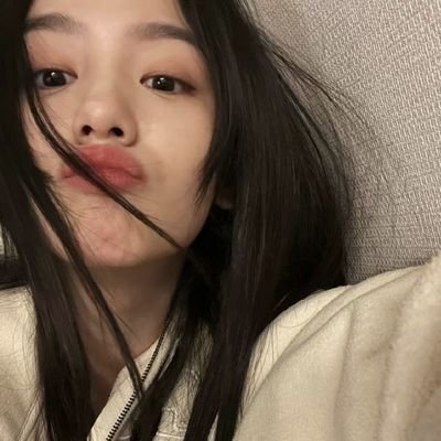 snowyezis's profile picture. 