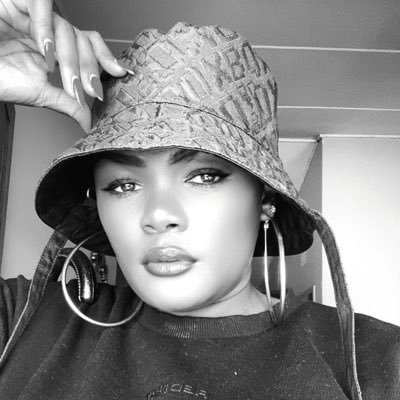 _naomiza's profile picture. Just a girl from a mining town ⛏️ | Helping Top Black talent get a seat at the table 👩🏽‍💻💰