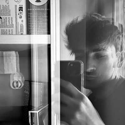 Simooacm's profile picture. ragazzi dopo le 2 di notte andate a dormire…