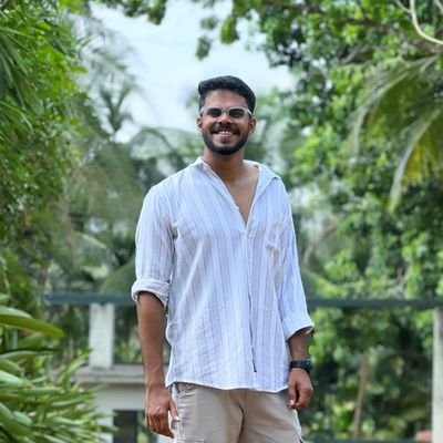 shaffeeque_'s profile picture. 25,
Being Human ❣️
Central Left 🙌

Talk about Politics,Markets & Analytics