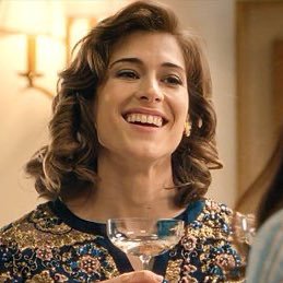 De La Reina de copas 🥃 Se incluye cualquier recipiente que Doña Marta use para beber líquidos…aunque los espirituosos son los más apreciados d2)5+2o3–2ρ~2