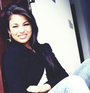 Talvez os olhos daquela morena seja uma estrada de guardar segredos... ♪   Morena ,Gaúcha , Gremista , Campeira, namorando, 18 anos :) e basta !!