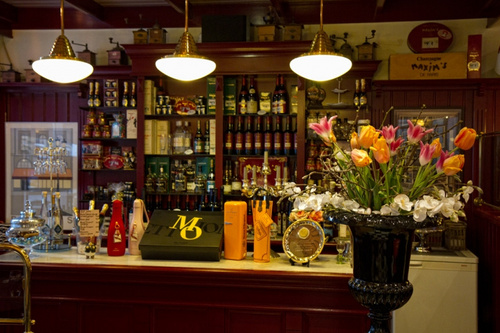 Beems Brasserie is sinds 1985 een sfeervol culinair trefpunt in hartje Amsterdam, gelegen aan het Rokin tussen de Dam en het Spui.