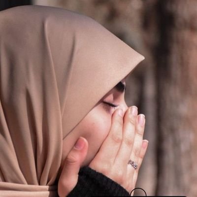 
°| ﷽ |°و شهادت نام گرفت ، وقتی خداوند کسی را
از شدّت عشق کُشت !′ :))❤️🩹 #الهم_ارزقنا_شهادت! ️
محصل📚
معلم آینده👩🏻🏫
دختر خوب توی خونه🧕🏻