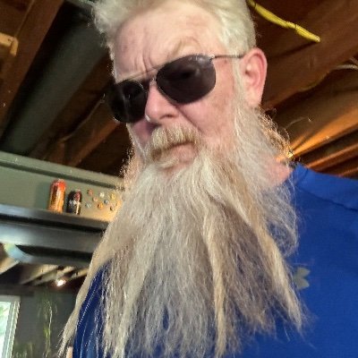 redqapla's profile picture. American.                        If you want a follow , have some replies.