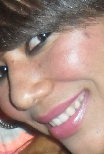 Tenho 19 aninhos, escorpiniana,Sou chata, injuada, engraçada, amo chocolate, naum vivo sem net nem meu cel...E a  SAPINHA BABUINA do @Eu_Feio