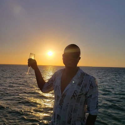 jani_wacho's profile picture. A short burst of inconsequential information, and chirps from my head.