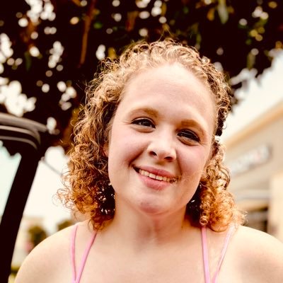 👩🏫 Middle school teacher | 🧡 Mom of 4 | 🌳 Outside is my happy place | Let’s make the world better together ✨