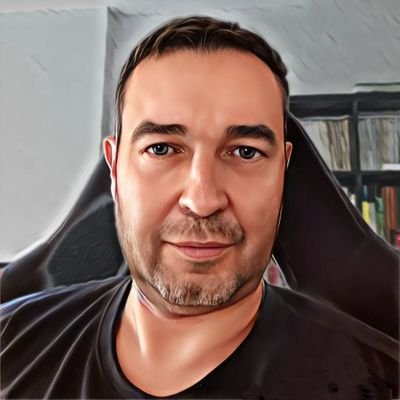 Docteur-ingénieur INSA, intérêt pour la technologie, la médecine, les soins naturels.