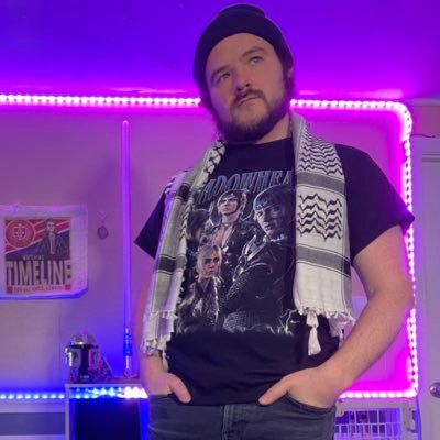 🍉🍉🍉| Guitarist and a big ol’ nerd! TTRPGs, Star Wars, LOTR, & lots more! JimmyBeatsWorlds on Twitch! He/him. || Bisexual || BLM || jbworlds22@gmail.com