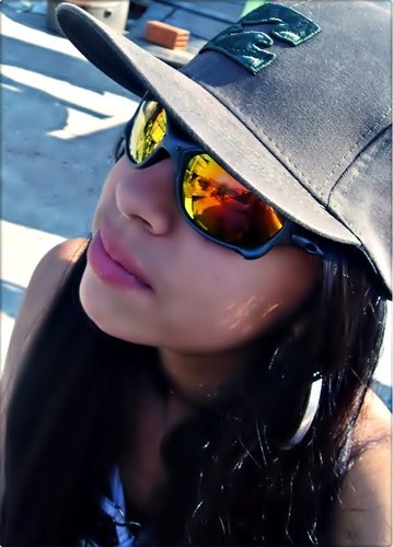 17 anos  - Ciumenta - Teimosa - Chata - *-* ;*
 ,, msn ; renata.freitas94@hotmail.com