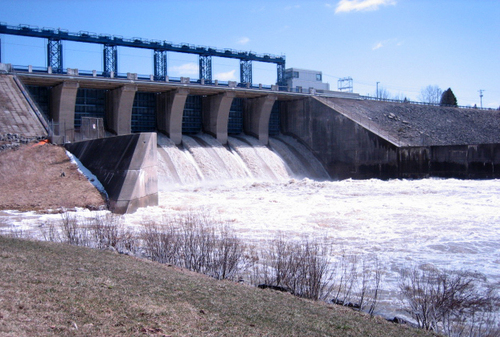 UTRCAfloodalert keeps you up to date on any flooding in the Thames watershed.  You can also help provide important information about flooding in your area.