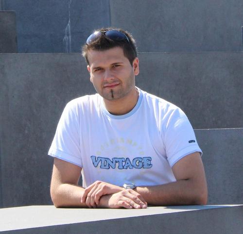 Ummi215's profile picture. Freier Journalist - PR-Redakteur - Politikwissenschaftler