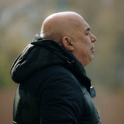 musico y futbolista frustrado... casi profesor...