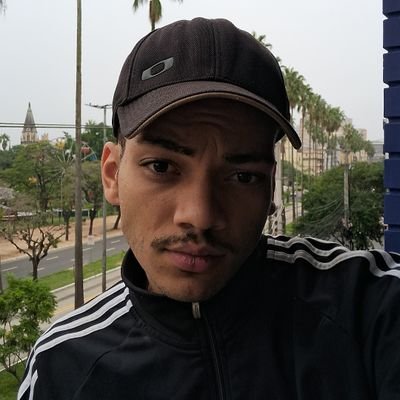 Filho do Ildo, cara da Red Bull, etc, etc.
Jornalismo - UFRGS