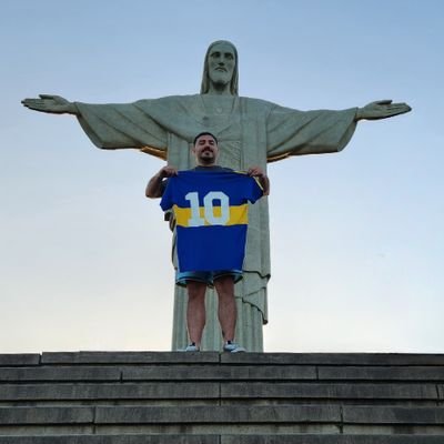 Agustín, 27 años.
MMA Técnico Aeronáutico.
Boca Juniors!