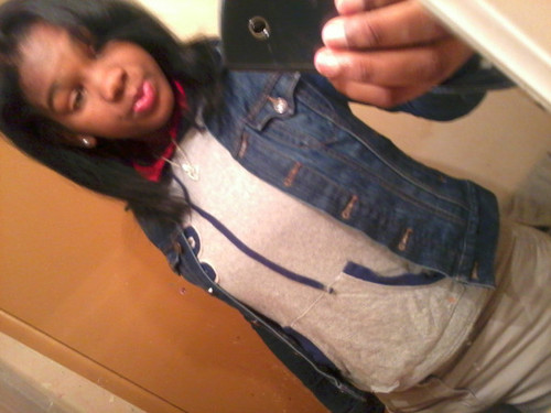 pretty right ? yeaa i know . Hakuna Matata ^.^  is the motto  #team♀♀ : ) . do whatever makes you happy . rasheed over niggas , MY GIRLS  over hoes .
