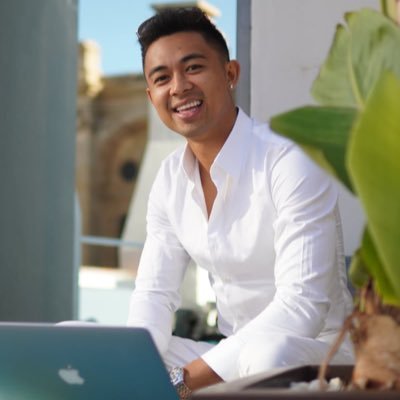 🌴7 Figure Digital Nomad 💰Helping 9 to 5ers work remotely👇🏾Learn the best business model of 2024