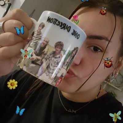 ✦ ° • “𝑡𝑜 𝑡ℎ𝑒 𝑠𝑡𝑎𝑟𝑠 𝑤ℎ𝑜 𝑙𝑖𝑠𝑡𝑒𝑛 𝑎𝑛𝑑 𝑡ℎ𝑒 𝑑𝑟𝑒𝑎𝑚𝑠 𝑡ℎ𝑎𝑡 𝑎𝑟𝑒 𝑎𝑛𝑠𝑤𝑒𝑟𝑒𝑑”• ° ✦ ✨📖 • /// 𝐓𝐏𝐖𝐊 🍒🤍/// 🩷💜💙