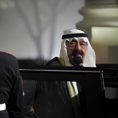 وليتك تدري اني بالخفا دايم افكر فيك ..♡