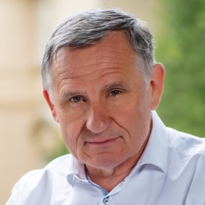Starosta Vsetína, senátor, otec a dědeček. Patriot, který vyznává tradiční hodnoty a váží si pracovitých lidí. #odvaha #práce #odpovědnost